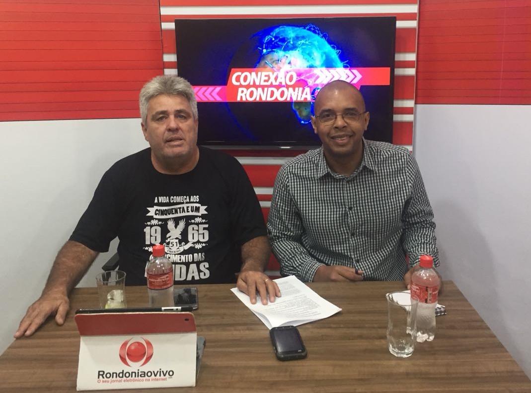 CONEXÃO RONDONIAOVIVO: Moradores plantam bananeira com foto do prefeito Thiago Flores