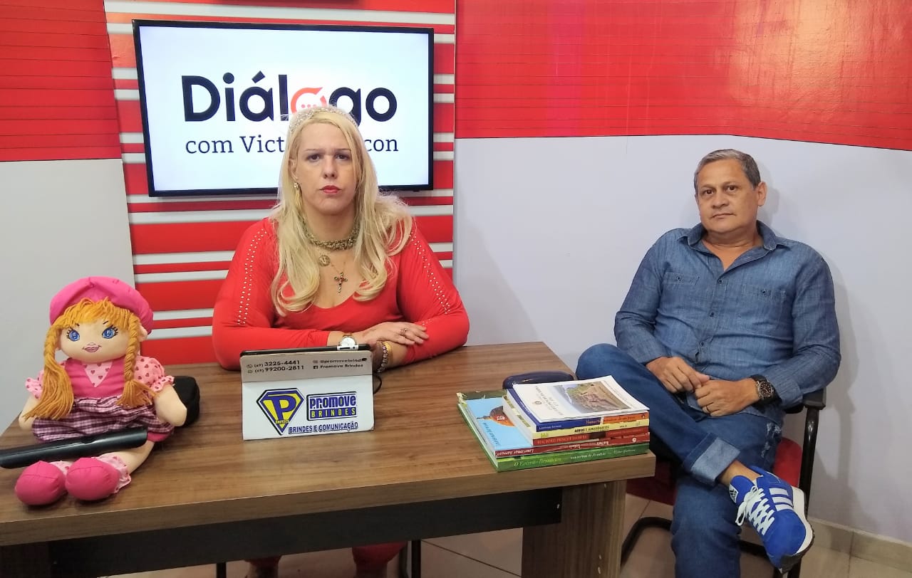 Diálogo com Vick Bacon 09/07/2019 - Lourismar Barroso conta para nós sobre seu livro Historiando Rondônia voltado para o Ensino Médio e Concurseiros. Não perca!
